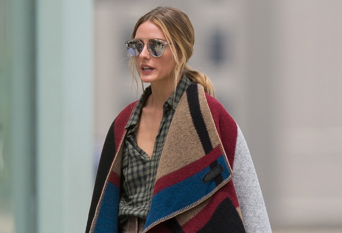 Olivia Palermo - Personalised Burberry poncho blanket - Celebs